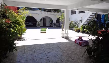 Casa no Arraial Paulista Taboão com 6 dormitórios