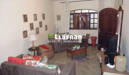 Sobrado de 2 dorm no Jd Três Marias