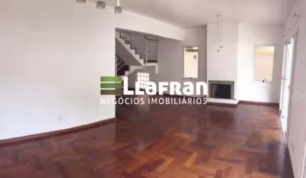 Casa com 04 dormitórios em São Paulo