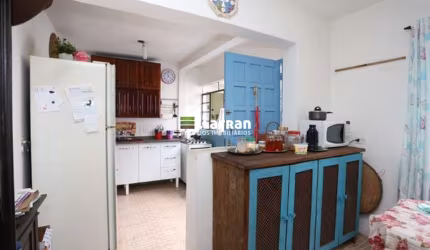 Casa 2 dormitórios com edicula Jd Bom Refugio