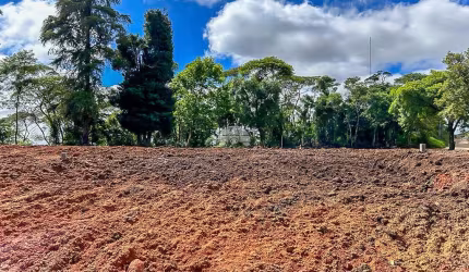 Terreno em condomínio fechado à venda na Rua Santa Helena, 6, Jardim São Carlos, Almirante Tamandaré por R$ 80.000