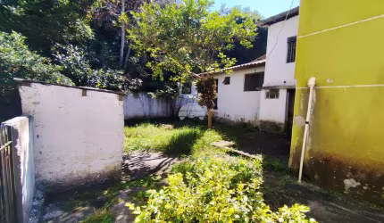 Terreno à venda na Rua Professora Júlia Amaral Di Lenna, 561, Santa Cândida, Curitiba por R$ 350.000