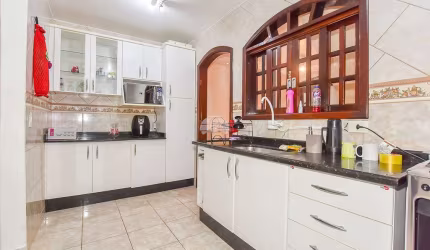 Casa em condomínio fechado com 4 quartos à venda na Rua Bahia, 06, Vila Guaraci, Colombo, 134 m2 por R$ 300.000
