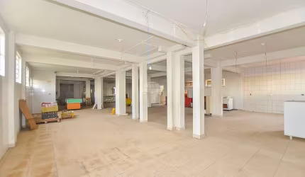 Barracão / Galpão / Depósito à venda na Rua Santo Fressato, 166, Vila Torres I, Campo Largo, 381 m2 por R$ 850.000
