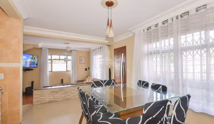 Casa com 4 quartos à venda na Rua Clara Polsin, 535, Novo Mundo, Curitiba, 270 m2 por R$ 1.100.000
