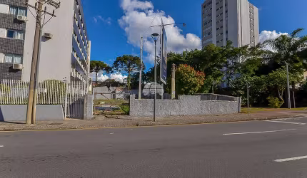 Terreno à venda na Rua Aristides Teixeira, 149, Centro Cívico, Curitiba por R$ 550.000