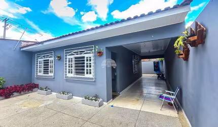 Casa com 3 quartos à venda na Rua Helena Alves Ferreira Ribeiro, 204, Jardim dos Eucaliptos, Colombo, 150 m2 por R$ 250.000