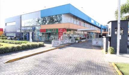 Sala comercial à venda na Avenida Brasília, 6759, Novo Mundo, Curitiba, 27 m2 por R$ 150.000