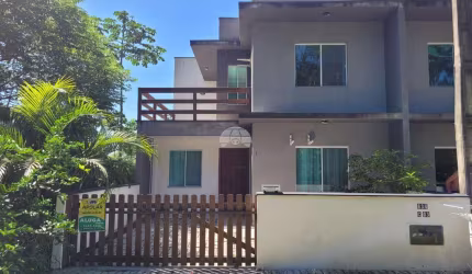 Casa com 3 quartos para alugar na Rua Ymyra, 834, Brandalize, Itapoá, 80 m2 por R$ 1.804