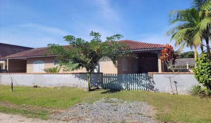 Casa com 3 quartos para alugar na Rua 640 Emílio Cornelsen, 750, Itapema do Norte, Itapoá, 107 m2 por R$ 2.720