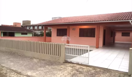 Casa com 3 quartos para alugar na Rua Maria De Lourdes Sanches, 1196, Centro, Itapoá, 155 m2 por R$ 3.164