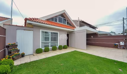 Casa com 3 quartos à venda na Rua Iwao Namizaki, 193, Uberaba, Curitiba, 280 m2 por R$ 1.100.000