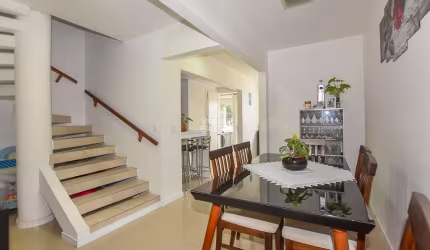 Casa com 3 quartos à venda na Rua Maria Simeão Bettega, 254, Novo Mundo, Curitiba, 128 m2 por R$ 680.000