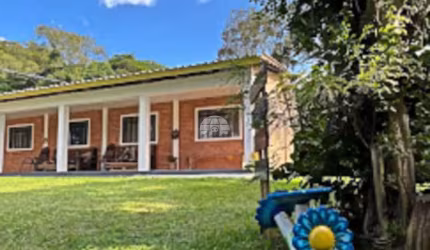 Chácara / sítio com 5 quartos à venda na Rua Alexandre Kreoniz, 1386, Faxina, São José dos Pinhais, 210 m2 por R$ 800.000