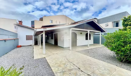 Casa com 4 quartos à venda na Avenida Paranaguá, 9904, Albatroz, Matinhos, 101 m2 por R$ 620.000