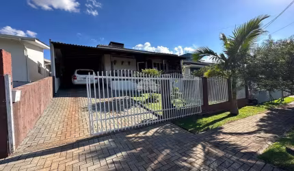 Casa com 3 quartos à venda na Rua Primo Lavezzo, 177, Fraron, Pato Branco, 170 m2 por R$ 858.000