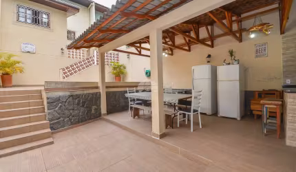 Casa com 3 quartos à venda na Rua Rouxinol, 175, Loteamento Montparnasse, Almirante Tamandaré, 154 m2 por R$ 699.000