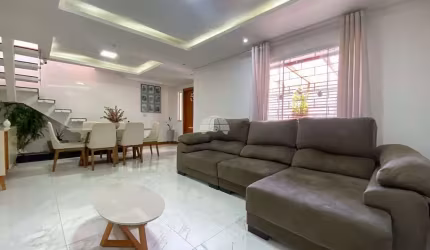Casa com 3 quartos à venda na Rua Lapa, 796, Cruzeiro, São José dos Pinhais, 208 m2 por R$ 850.000