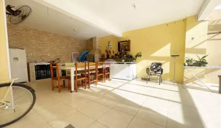 Casa comercial à venda na Rua Olívio Setim, 520, Afonso Pena, São José dos Pinhais, 184 m2 por R$ 590.000