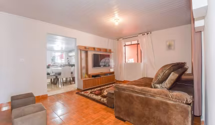 Casa com 6 quartos à venda na Avenida Florianópolis, 1414, Cajuru, Curitiba, 138 m2 por R$ 499.000