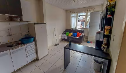 Casa em condomínio fechado com 2 quartos à venda na Rua Thereza Lopes Skroski, 379, Santa Cândida, Curitiba, 48 m2 por R$ 230.000