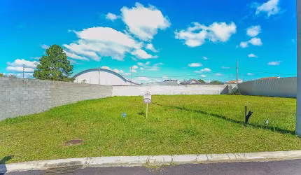 Terreno em condomínio fechado à venda na Rua dos Pintassilgos, 130, Afonso Pena, São José dos Pinhais, 245 m2 por R$ 590.000