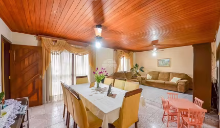 Casa com 3 quartos à venda na Rua Arapongas, 329, Capela Velha, Araucária, 190 m2 por R$ 650.000