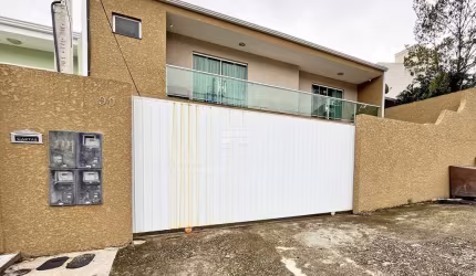 Casa com 3 quartos para alugar na Rua Araticum, 90, Uberaba, Curitiba, 128 m2 por R$ 2.500