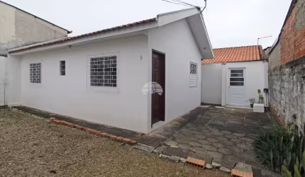 Casa com 2 quartos para alugar na Rua Omar Raymundo Picheth, 322, Xaxim, Curitiba, 56 m2 por R$ 2.000