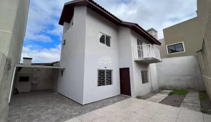 Casa em condomínio fechado com 3 quartos para alugar na Rua José Gadzalinski, 155, Uberaba, Curitiba, 101 m2 por R$ 2.700