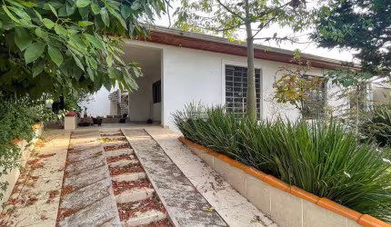 Casa comercial para alugar na Avenida José Gulin, 1668, Bacacheri, Curitiba, 130 m2 por R$ 6.500