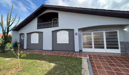 Casa com 2 quartos para alugar na Rua Maria Guebur, 287, Santo Inácio, Curitiba, 110 m2 por R$ 3.800