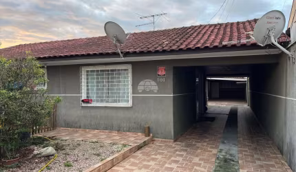 Casa com 2 quartos para alugar na Rua Victorio Celli, 101, Cajuru, Curitiba, 150 m2 por R$ 1.700