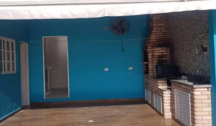 Casa com 3 dormitórios à venda, 200 m² por R$ 1.100.000,00 - Chácara Roselândia - Cotia/SP