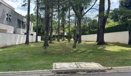 Terreno de 739 m²  - Alphaville - Santana de Parnaíba/SP