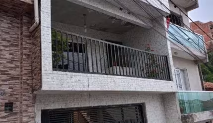 Sobrado com 4 Quartos - Mirante de Jandira - Jandira/SP