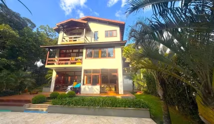 Belíssima casa à venda na Serra da Cantareira