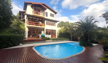 Belíssima casa à venda na Serra da Cantareira