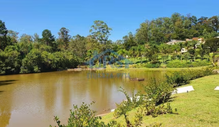 Vende-se Sobrado com 655m2, 05 Dormitórios Alto Padrão, Condomínio Fechado – Estrada Capuava – Embu das Artes – SP