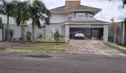 Casa com 4 dormitórios sendo duas suites e 6 vagas de garagem á venda no São Braz em Curitiba - PR