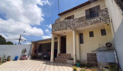 Sobrado à venda com 3 dormitórios, Pinheirinho, Curitiba, PR