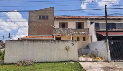 Sobrado no bairro Pinheirinho com 219m², 3 dormitórios e 2 vagas - Pinheirinho - Curitiba - PR