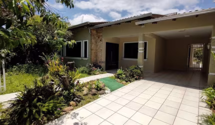 Casa em Paranaguá com 360m², 4 dormitórios sendo uma suíte e à venda, Vila Paranaguá, PR
