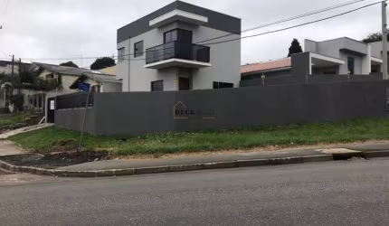Excelente Sobrado com 3 dormitórios e  uma vaga de garagem à venda em  Das Graças, Colombo, PR