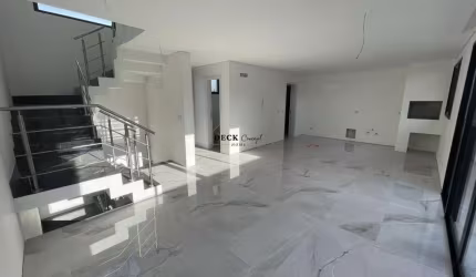 Sobrados com 3 quartos com 2 a 3 vagas de garagem  à venda no Santa Quitéria, Curitiba, PR