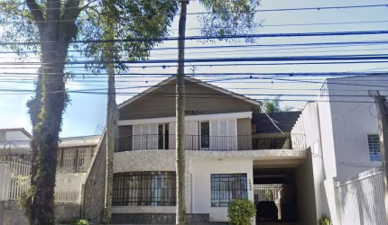 Casa residencial ou comercial para alugar, com Barracão nos fundos, área útil total de 500 m², por R$ 9.500,00/mês. No bairro Hugo Lange - Curitiba/PR.