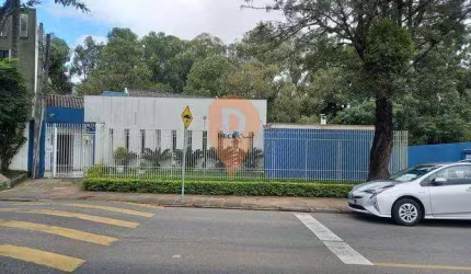 Imóvel comercial/residencial no Bairro Xaxim com 440m², 7 salas amplas e hall de entrada com recepção em Curitiba - PR
