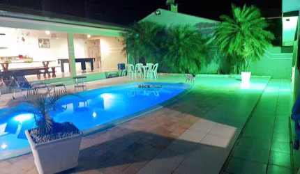Casa com piscina em Guaratuba à 200m do mar com 184m², 4 dormitórios ( sendo 1 suíte ) e 3 vagas - Guaratuba - PR