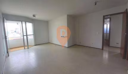 Apartamento Centro, 3 banheiros, 9º andar, 1 vaga coberta e livre.