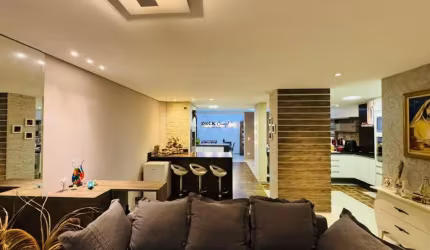 Sobrado de alto padrão com 205m² no Bairro Santo Inácio, com 3 dormitórios e 2 vagas de garagem à Venda – Curitiba - PR